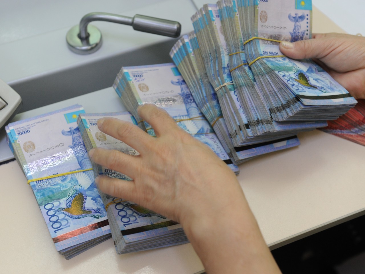 23 млрд тенге – сумма полугодовой налоговой задолженности казахстанцев государству