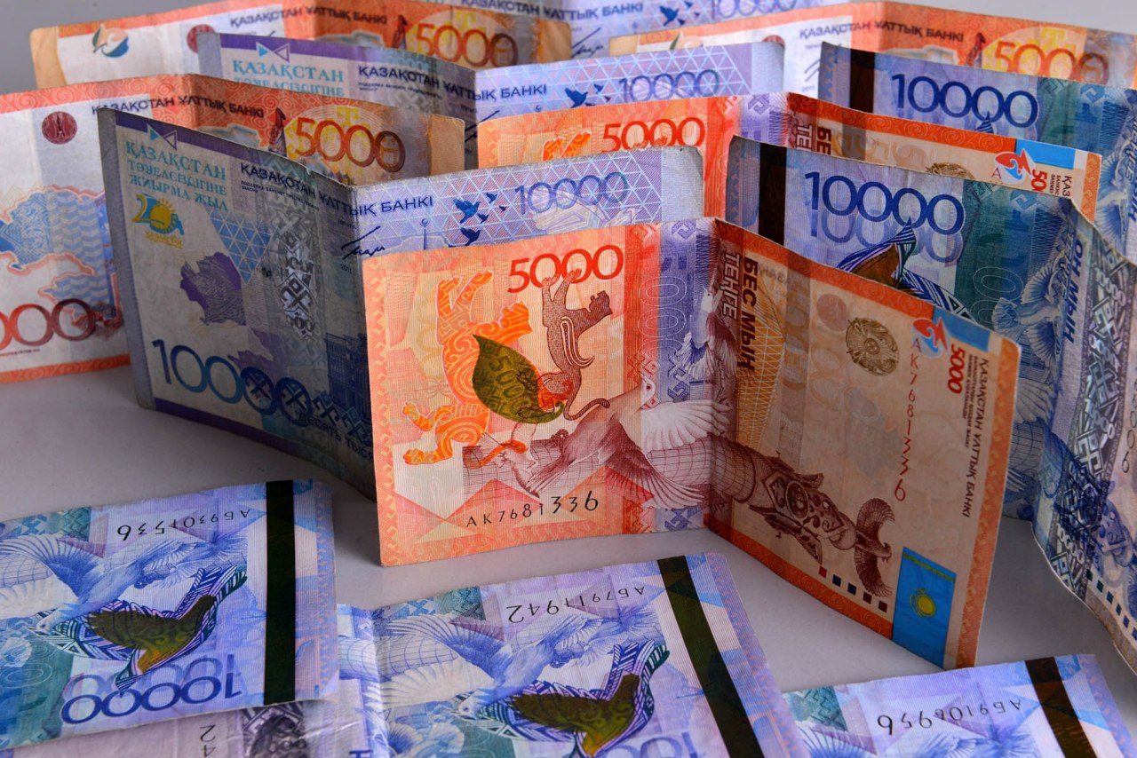 Песня тенге тенге мем. Деньги Казахстана. Казахские деньги. Деньги тенге. 500 Тенге.
